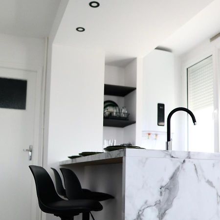 Appart- Hotel Love Room Yschool Троа Екстериор снимка